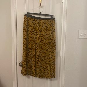Leopard print long pleated skirt. XXL